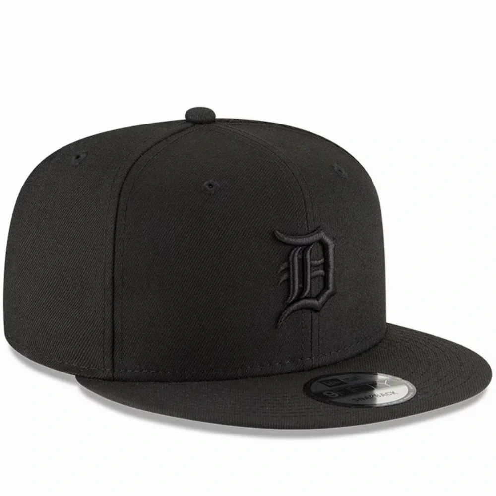 Detroit Tigers New Era Black on Black 9FIFTY Snapback Hat Embroidered‎ MLB New